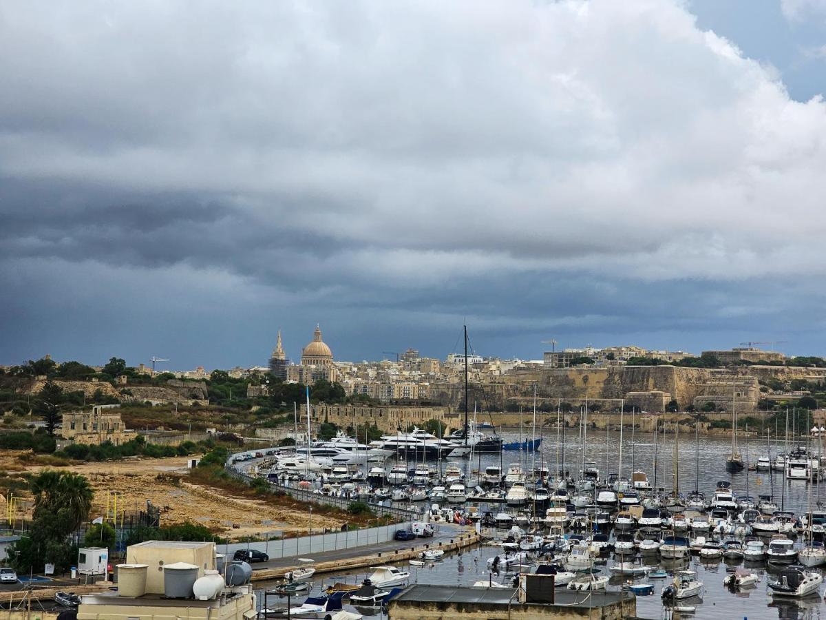 Mive Luxury Sea View Penthouse Lägenhet Gzira Exteriör bild
