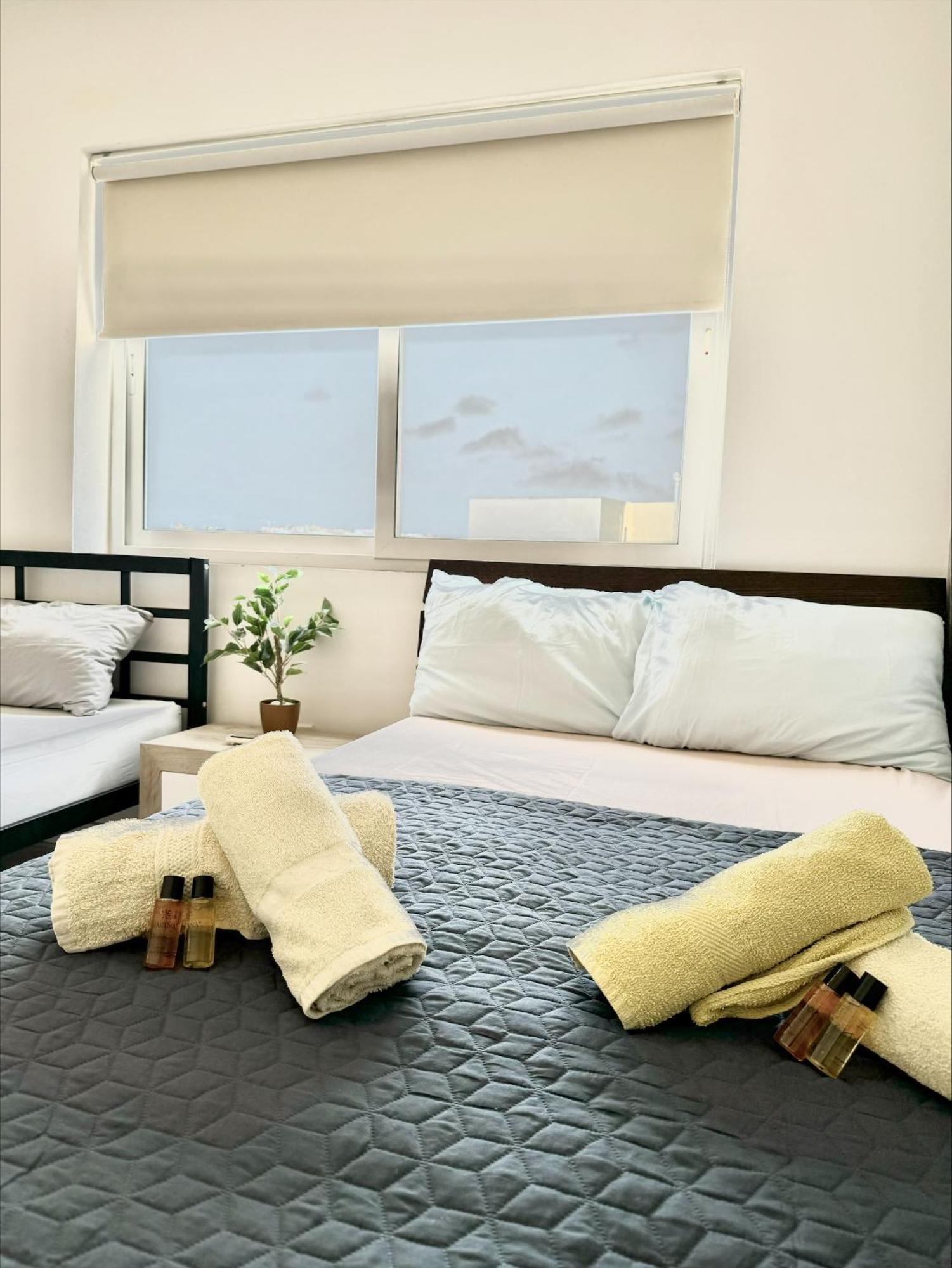 Mive Luxury Sea View Penthouse Lägenhet Gzira Exteriör bild